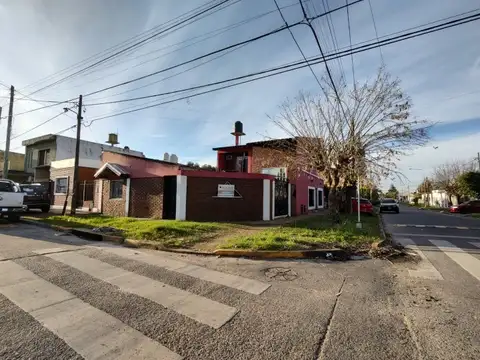 Venta  Casa 4 Ambientes en Villa Luzuriaga