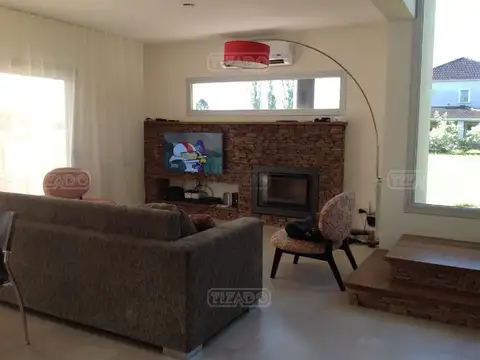 Casa 4 ambientes con 3 baños