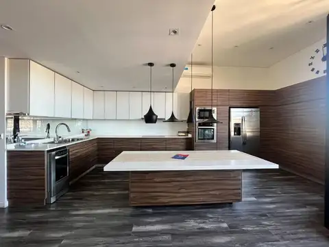 José Aarón Salmún Feijóo 700