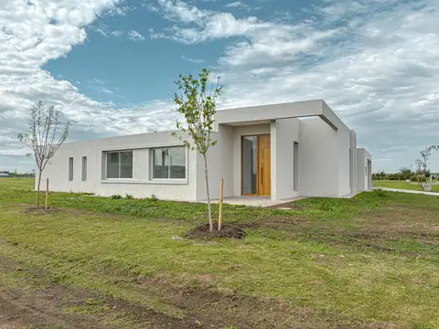 Casa de 3 dormitorios de oportunidad en vida club de campo