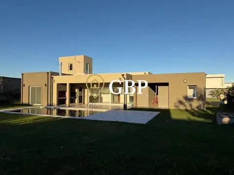 Casa en venta en Canning Barrio La Alameda