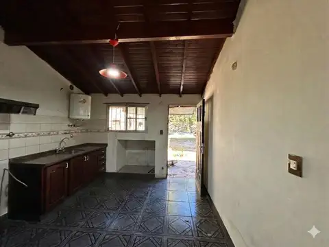 VENTA CASA 3 AMBIENTES PILAR JARDIN COCHERA LOCAL