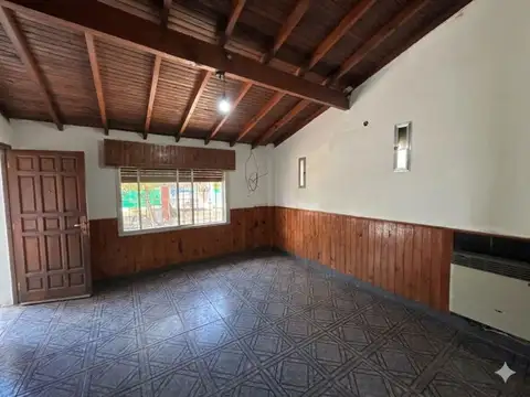 VENTA CASA 3 AMBIENTES PILAR JARDIN COCHERA LOCAL 