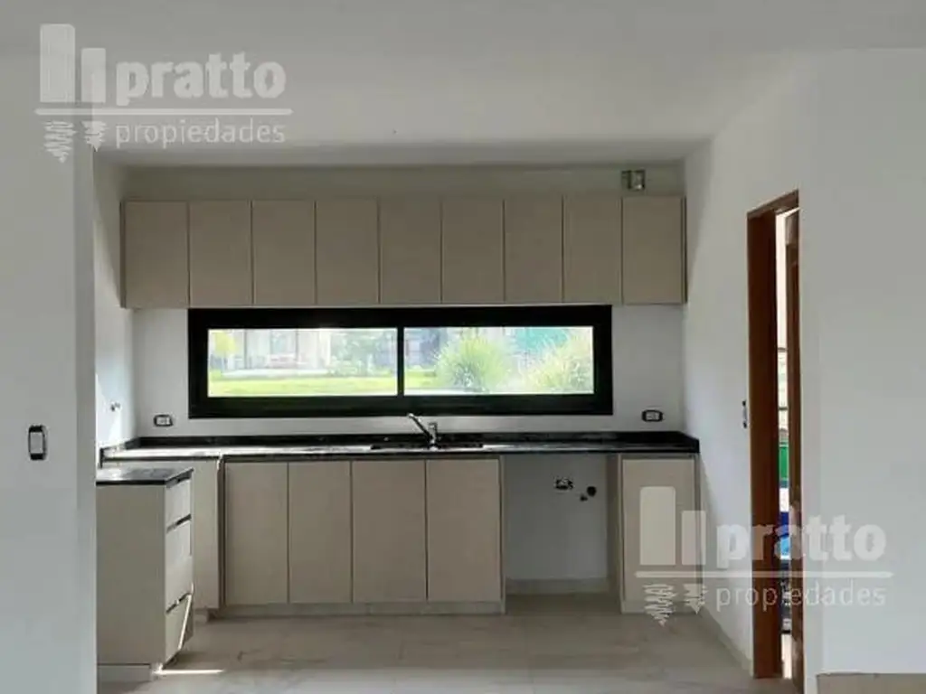 Casa - 170  m² Cubierta | 3 dormitorios | A Estrenar | 2 baños | 5 ambientes | 2 cocheras