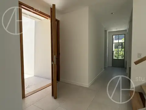 Casa 6 ambientes con 3 baños