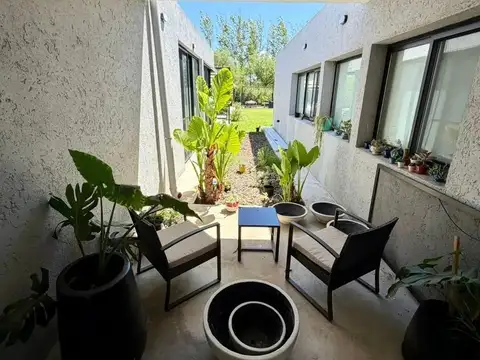Casa en Alquiler con 2 cocheras