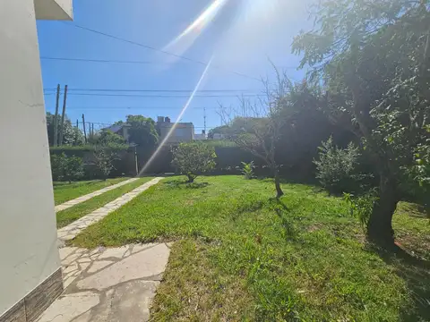 CASA DE 3 AMBIENTES SOBRE 4 LOTES