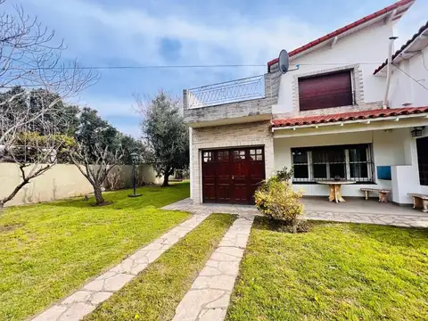CASA DE 3 AMBIENTES SOBRE 4 LOTES