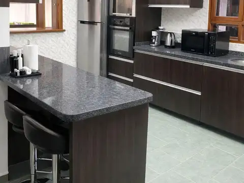 Exclusiva propiedad en Lunlunta parque y piscina