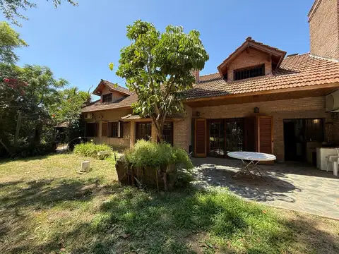 Casa más Oficina más 2 Lotes en VENTA en centro de Jose C. Paz, GBA.