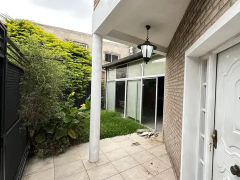 Casa 5 ambientes con 1 baño