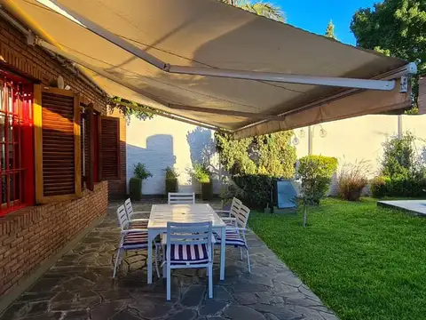 Casa en Venta con 3 cocheras