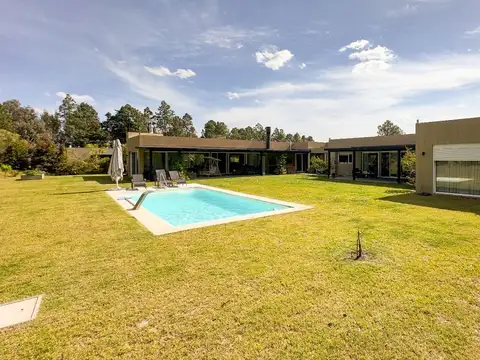 Casa 7 ambientes con 5 baños