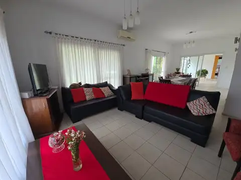 Casa en Venta con 3 cocheras
