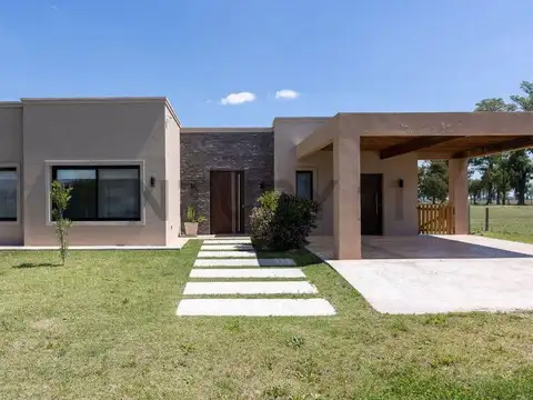 Casa en Venta con 2 cocheras