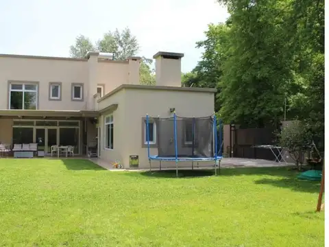 Chalet en venta de 4 dormitorios c/ cochera en Los Polvorines