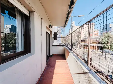 Depto. 4 Amb. en Venta en P. Patricios con Patio