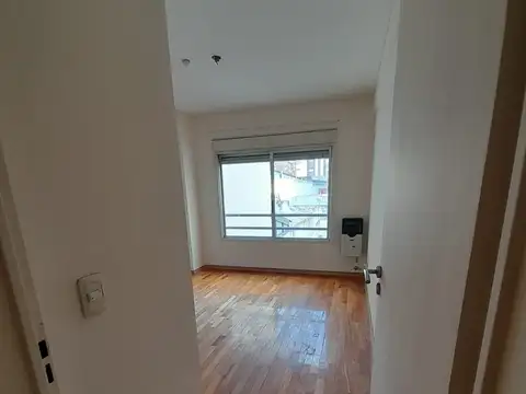 Semipiso amplio al  Fte balcon  excelente ubicación cerca subte