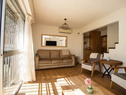Venta casa duplex 4 dormitorios Carrasco norte
