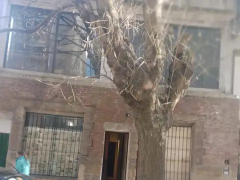 Casa 11 ambientes con 5 baños