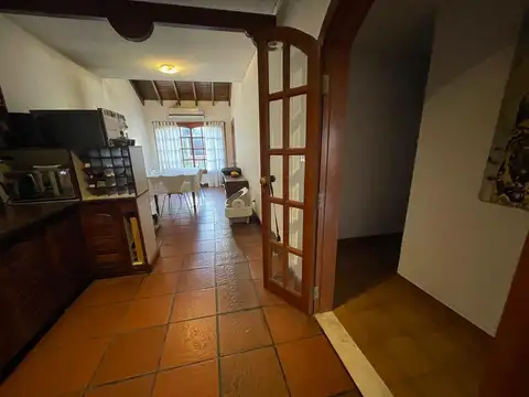 Casa en Alquiler con 2 cocheras