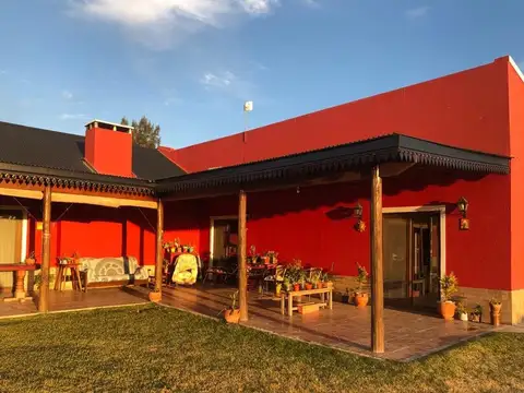 Casa 4 ambientes con 2 baños