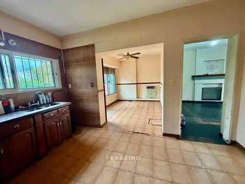 Casa en Venta con 2 cocheras
