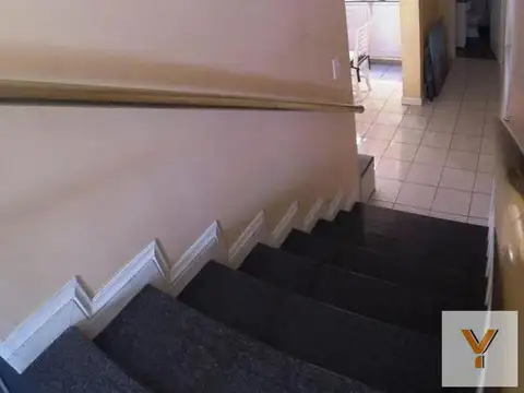 Casa venta - 3 dormitorios 2 baños - 200mts2 totales - Lomas De Zamora