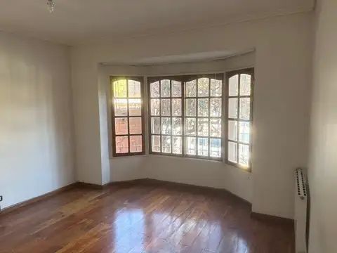 Casa 7 ambientes con 2 baños