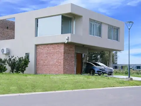 OPORTUNIDAD VENTA CASA 4 AMBIENTES