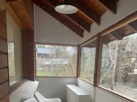 FINA PATAGONIA. Casa en alquiler c/ cochera en San Martin de los Andes