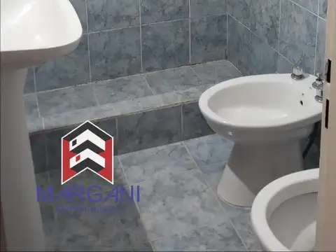 Excelente Departamento 2AMB 1° Piso al Frente c/ Balcon