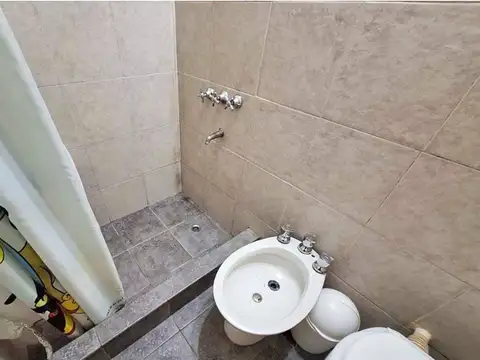VENTA PH 2 AMB. ESCRITORIO Y PATIO.CASTELAR NORTE