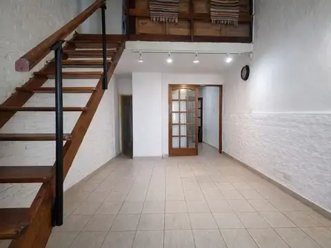 VENTA PH 2 AMB. ESCRITORIO Y PATIO.CASTELAR NORTE