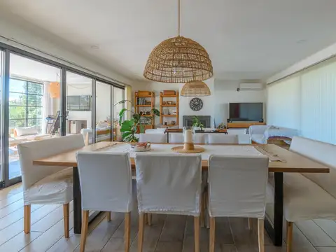 Casa 6 ambientes con 3 baños