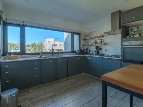Casa en venta en Cerrito Colorado tres dormitorios.