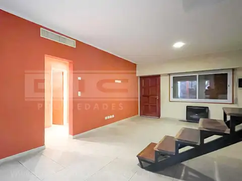 Casa en Alquiler con 1 cochera