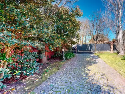 Casa en Venta con 2 cocheras