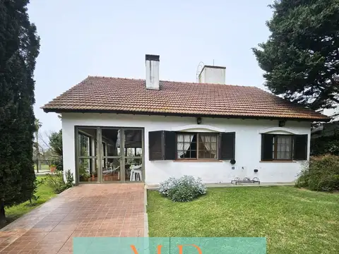 CASA EN VENTA EN COUNTRY BANCO PROVINCIA  CON FONDO AL ARROYO