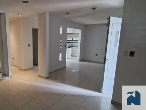 Casa en alquiler c/ cochera en La Plata