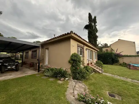 Casa en Alquiler con 2 cocheras