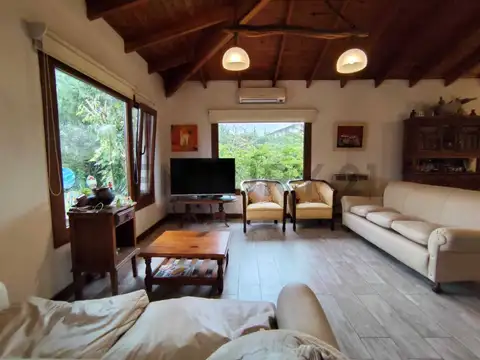 Venta de casa 3 dormitorios con quincho y pileta