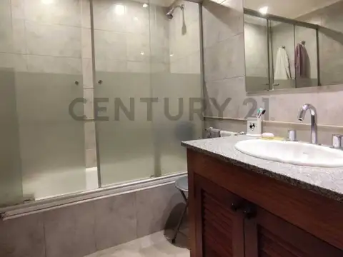 Venta de casa 3 dormitorios con quincho y pileta