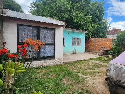 OPORTUNIDAD,DOS VIVIENDAS EN UN TERRENO - MERLO