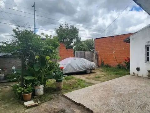 Casa 3 ambientes con 1 baño