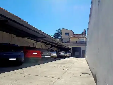 VENTA GALPON +11 COCHERAS +2 DEPARTAMENTOS-CASEROS