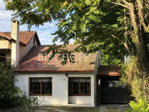 CASA EN PH 4 AMBIENTES, TODOS LOS SERVICIOS.