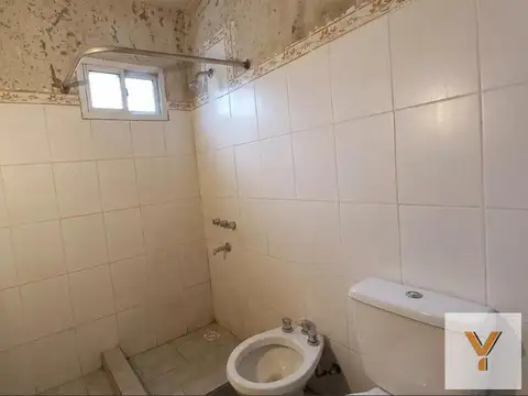 Casa en venta - 4 Dormitorios 2 Baños - La Plata