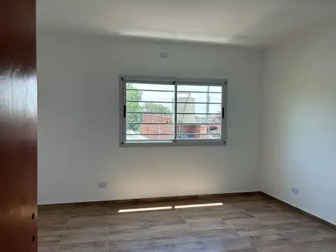 Depto Tipo Casa en Alquiler con 1 cocheras