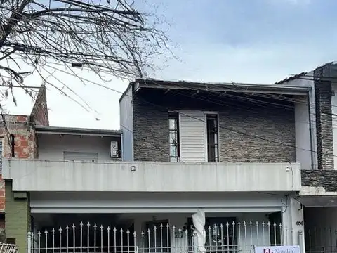 VENTA, PH 4 AMBIENTES  PLANTA BAJA, CON COCHERA. HURLINGHAM